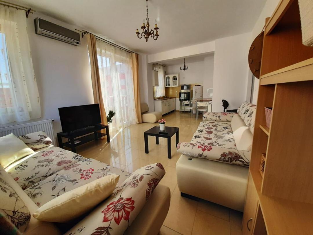 Arad Chic Apartament Uta Exterior foto